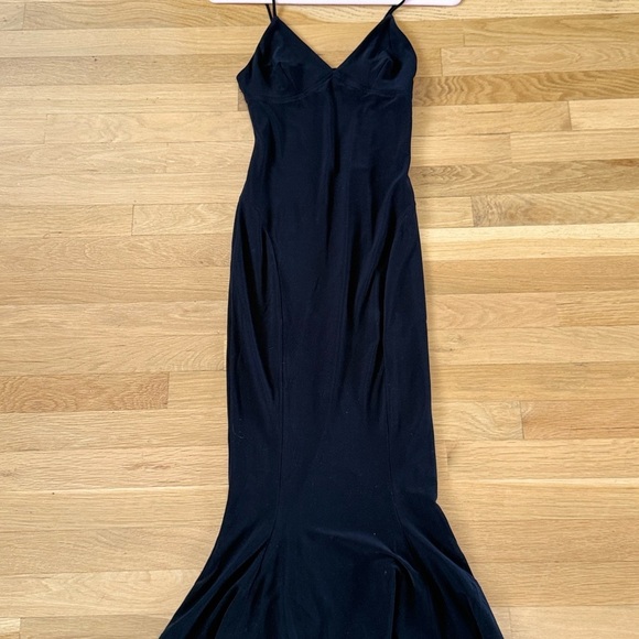 x REVOLVE Slip Fishtail Dress in Black
Norma Kamali size small - Picture 4 of 16